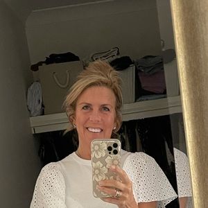 Meet your Posher, Debbie